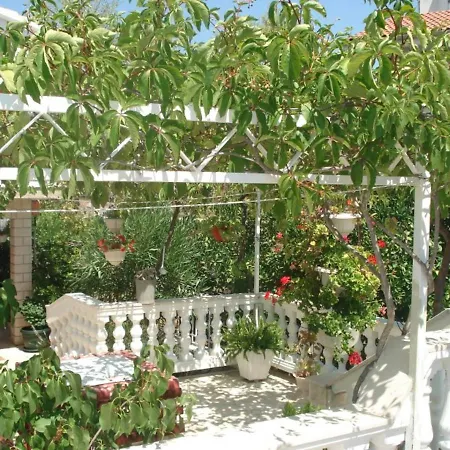 Romantic With Sea View Vinisce, Dalmatia Apartment