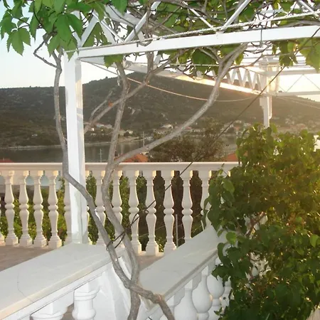 Apartment Romantic With Sea View Vinisce, Dalmatia *