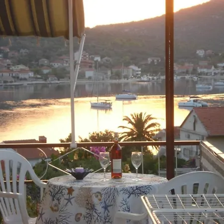 Romantic With Sea View Vinie, Dalmatia Apartament
