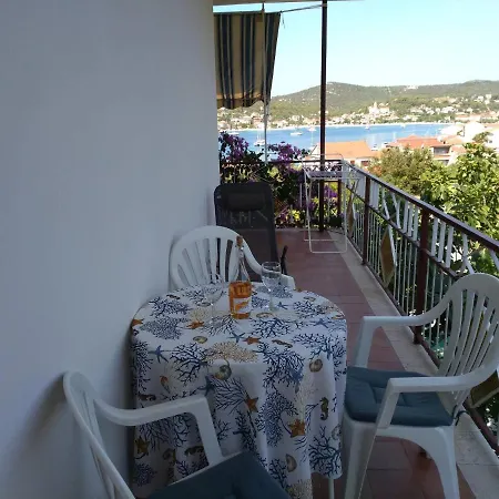 Romantic With Sea View Vinie, Dalmatia Apartament Vinišće