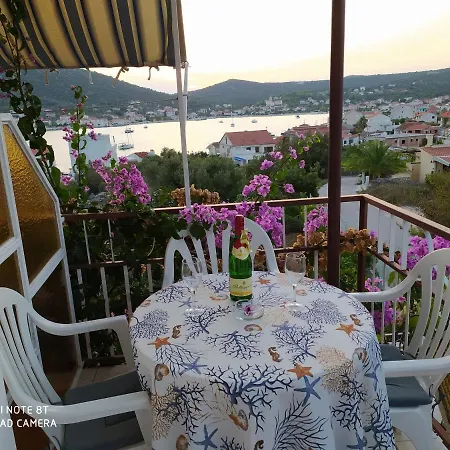 Romantic With Sea View Vinie, Dalmatia Apartament Vinišće