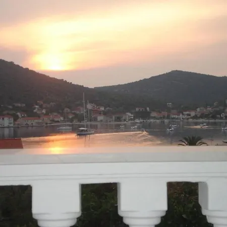 Romantic With Sea View Vinie, Dalmatia Apartament