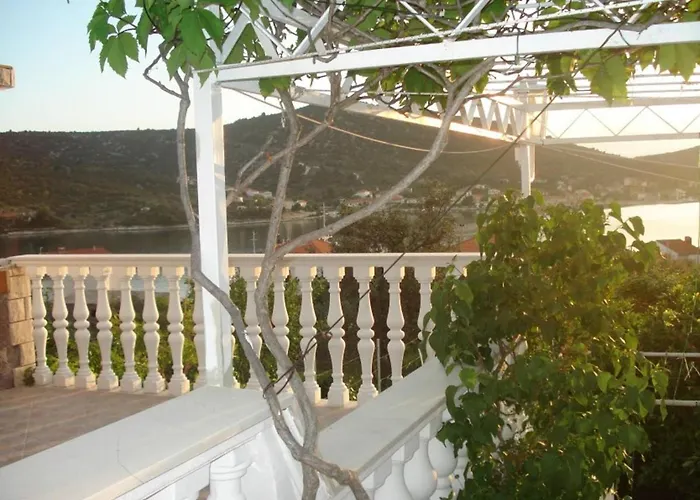 Apartman Romantic With Sea View Vinie, Dalmatia *