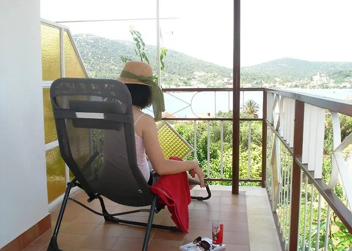 Romantic With Sea View Vinie, Dalmatia Apartman