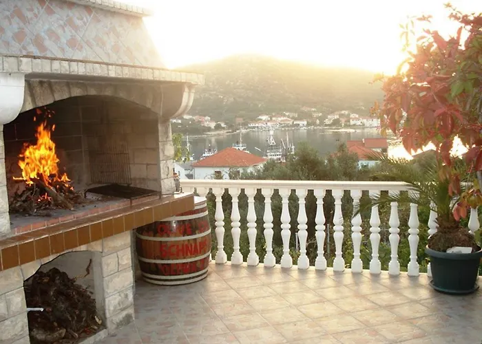 Romantic With Sea View Vinie, Dalmatia Apartman Vinišće