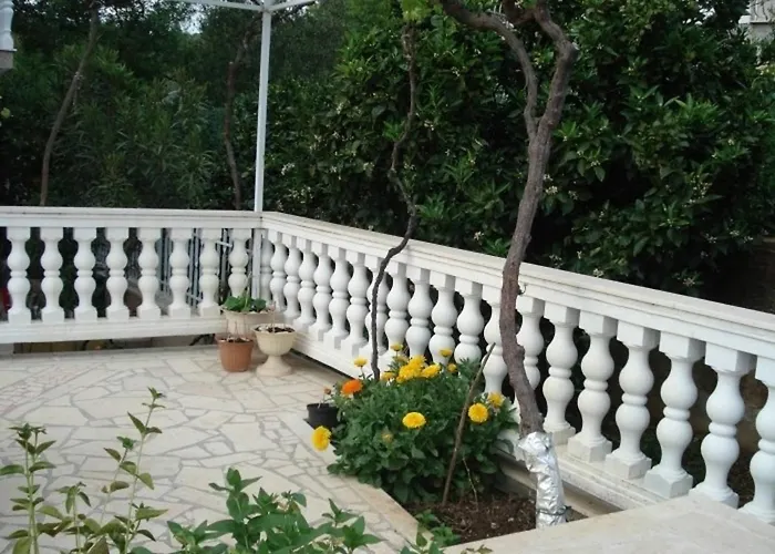 Romantic With Sea View Vinie, Dalmatia Apartman