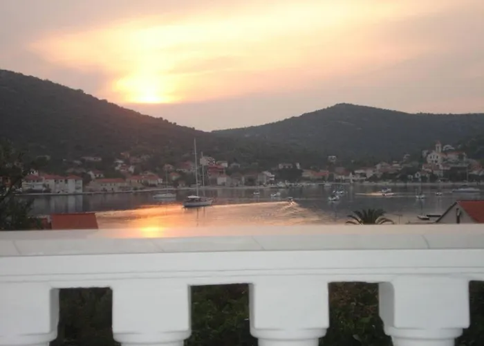 Romantic With Sea View Vinie, Dalmatia Apartman